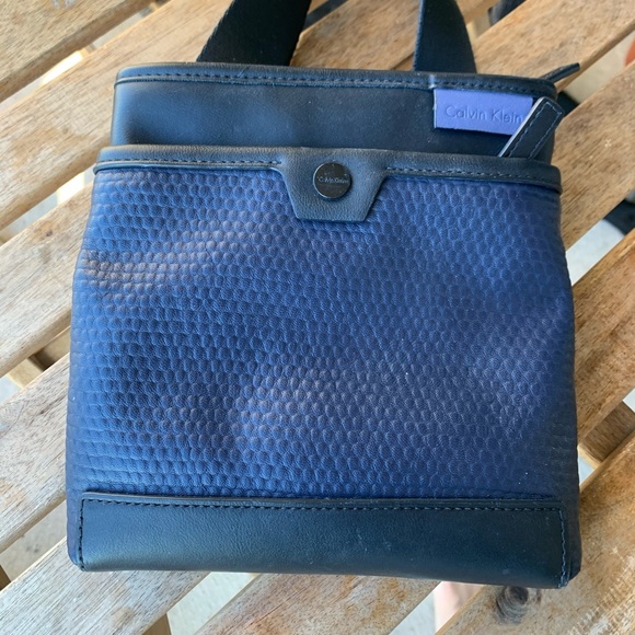 Calvin Klein crossbody bag - Picture 2 of 2
